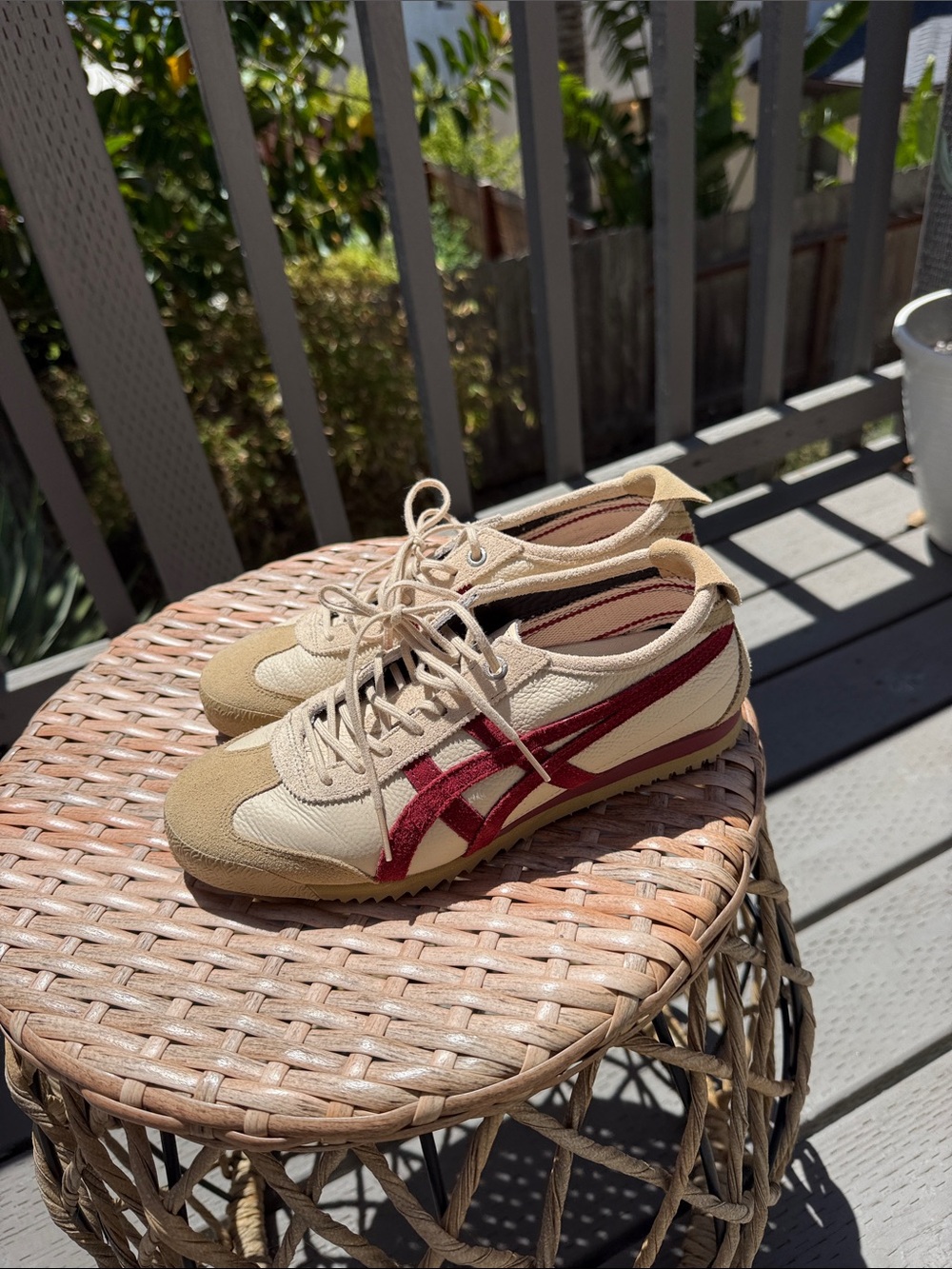 Onitsuka Tiger Mexico 66 SD in Beige Beet